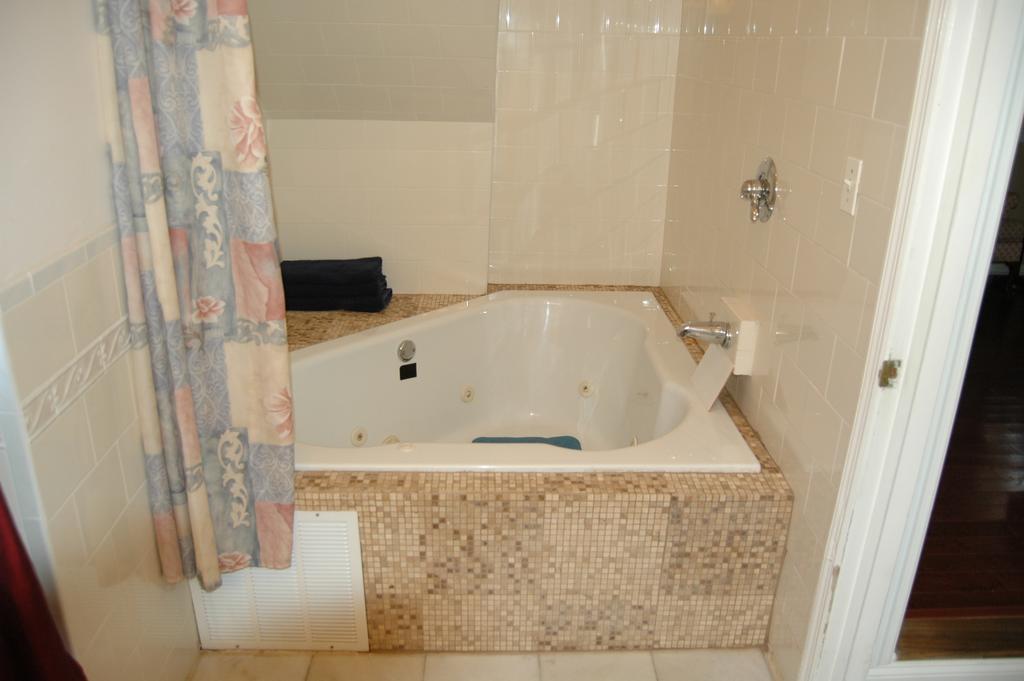 Avon Manor Cottage Room photo