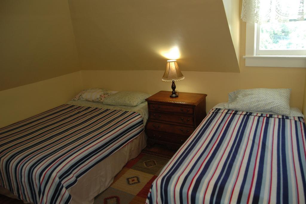 Avon Manor Cottage Room photo